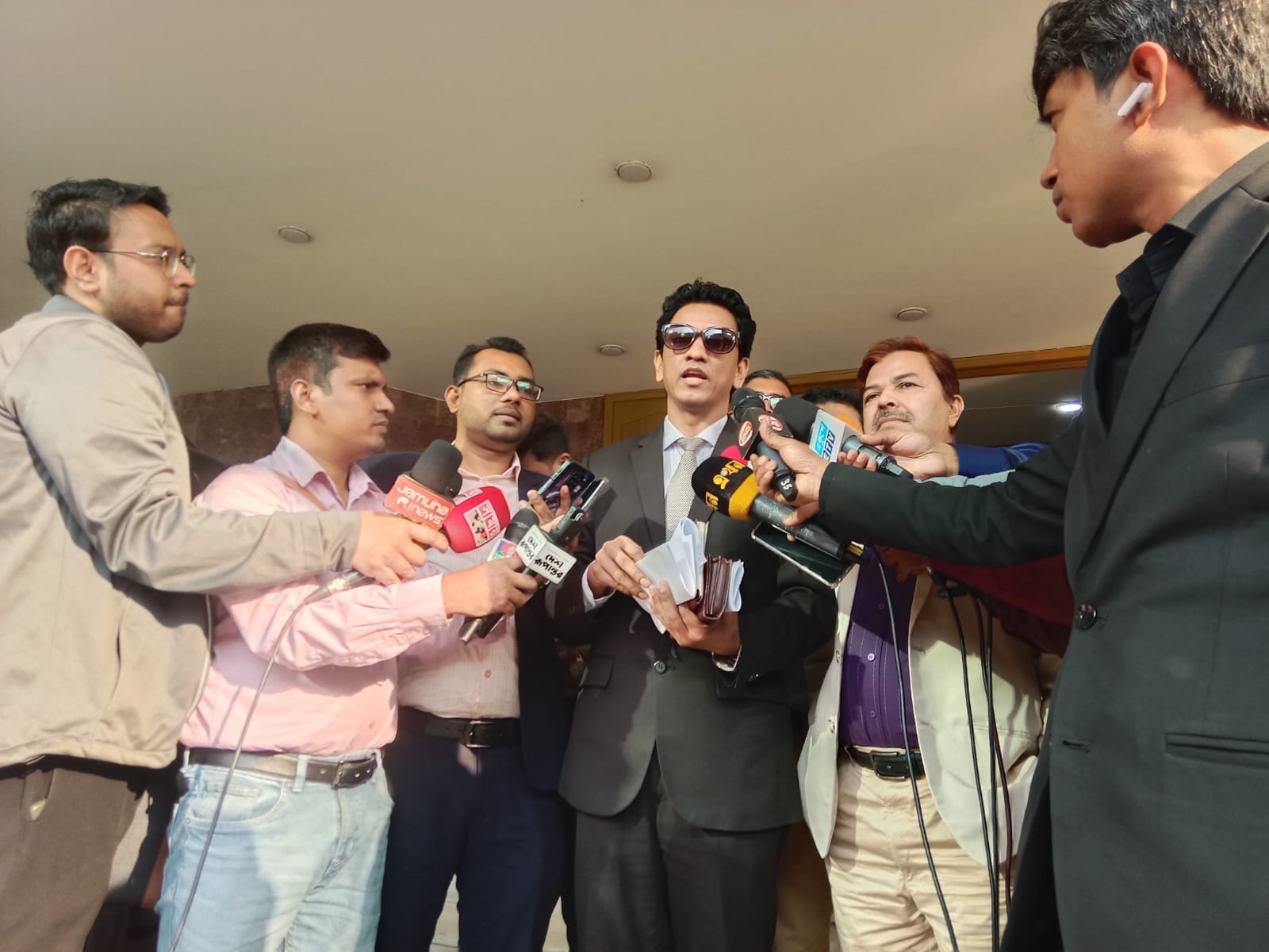 সাবেক গভর্নরসহ ২৫ কর্মকর্তার নামে লকার খুঁজে পায়নি দুদক